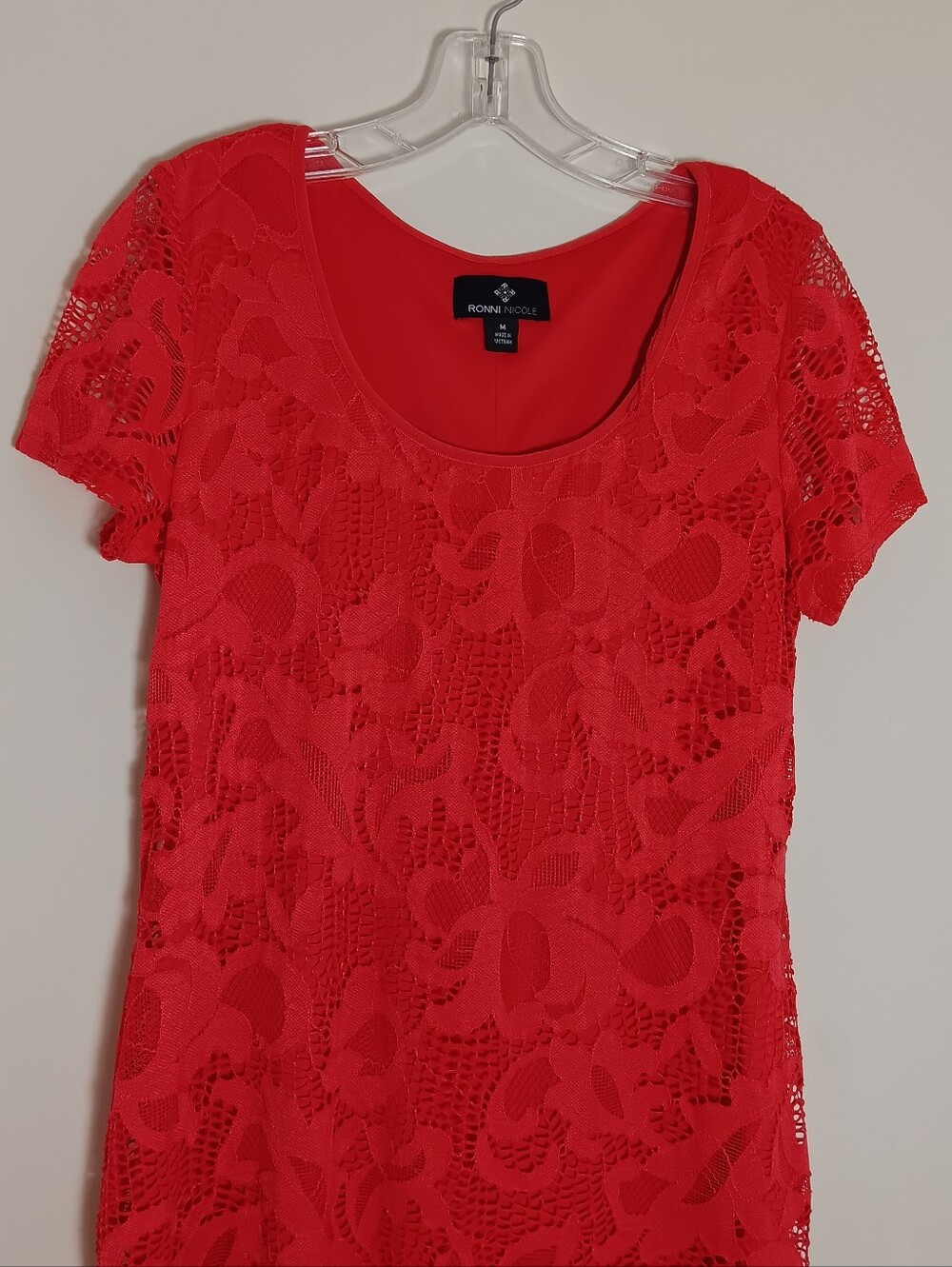 Ronni Nicole Women's Medium Coral Lace Sheath Midi Dress Short Sleeves Lined.
